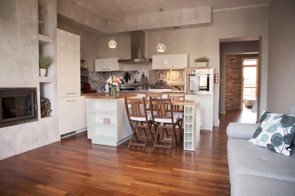 Kitchen or kitchenette, Living room, Dining area