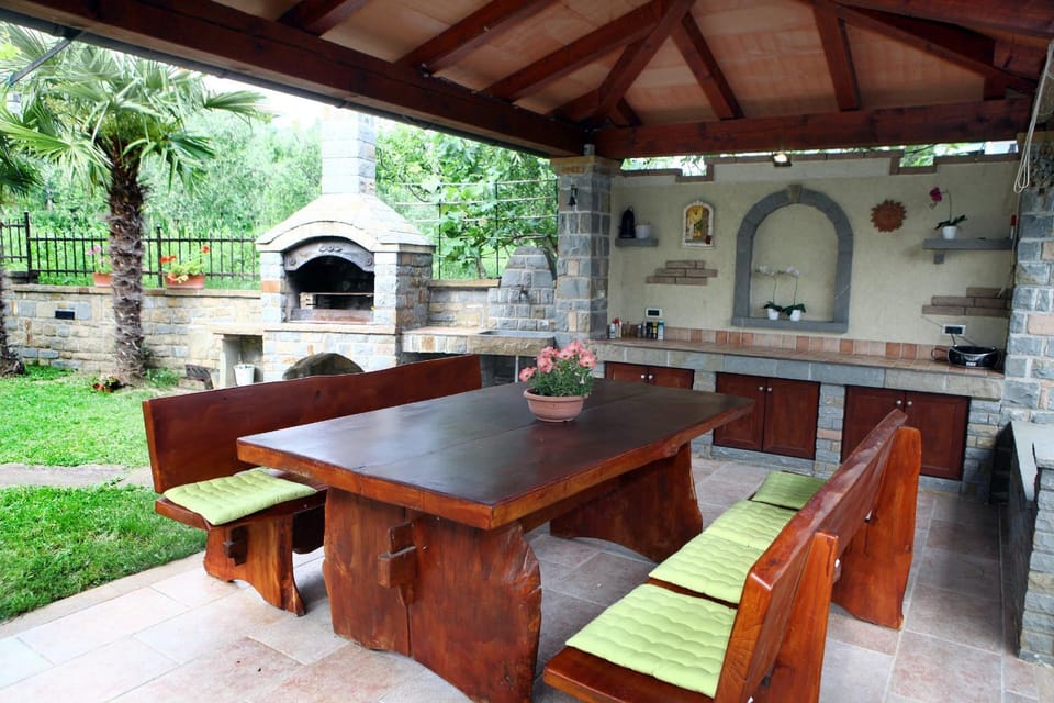 Patio, BBQ facilities, Dining area