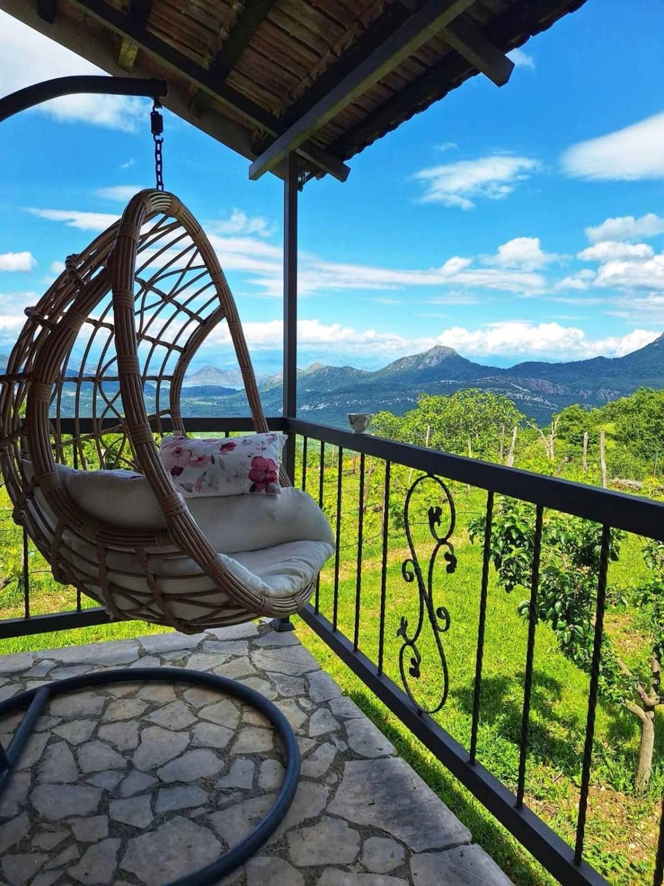 Banjo Rustic House Lake view House in Podgorica Municipality, Montenegro