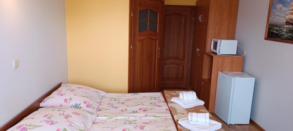 Bed, Photo of the whole room, internet, towels, wardrobe