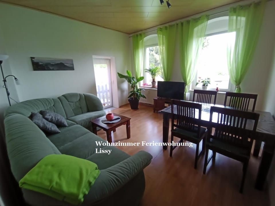 Living room, Photo of the whole room, Dining area