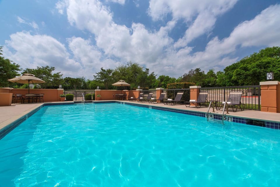 Pool view, Swimming pool, sunbed