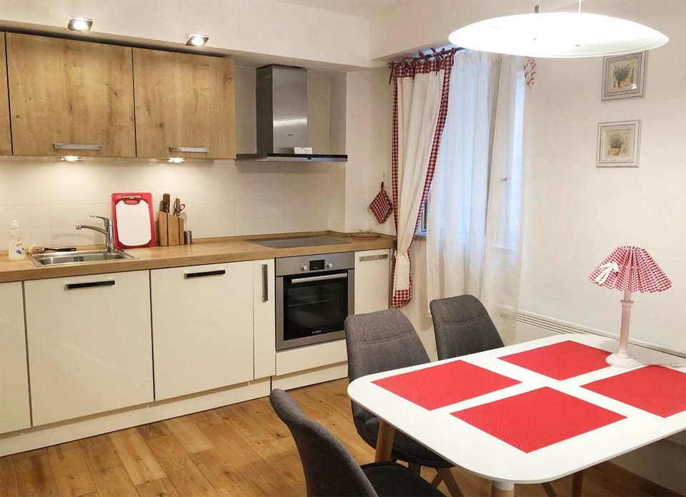 Dining area, Communal kitchen