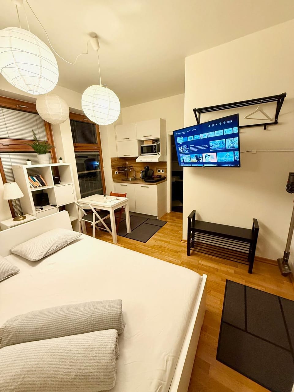 Communal lounge/ TV room, Bed, TV and multimedia, Living room, Photo of the whole room, Evening entertainment, Bedroom