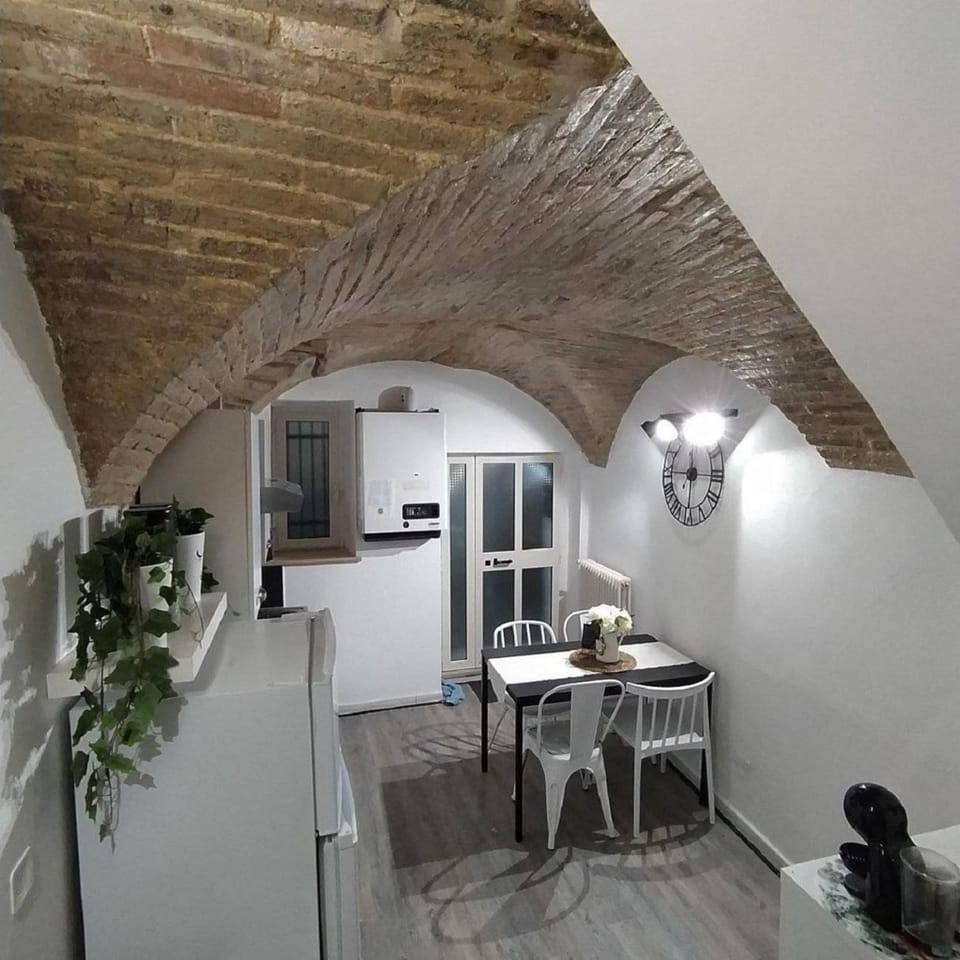 Kitchen or kitchenette, Dining area, Breakfast, kitchen