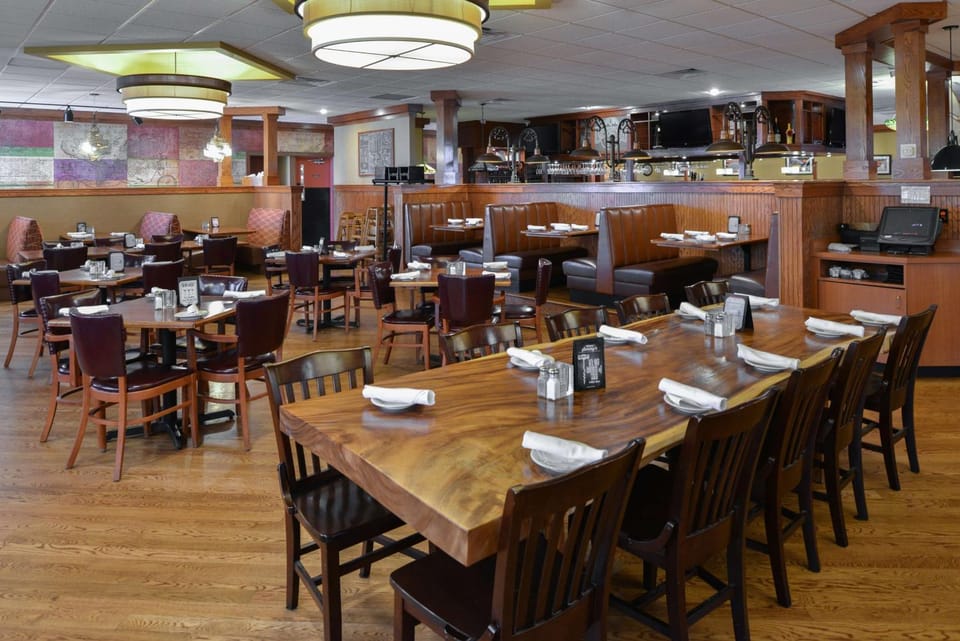 Restaurant/places to eat, Dining area, On site