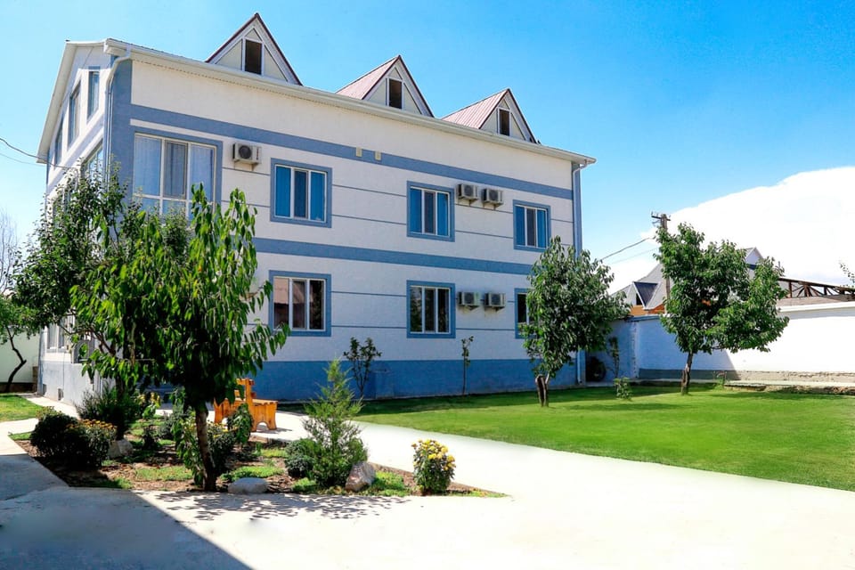 Property building, Spring, Day, Garden, Garden view