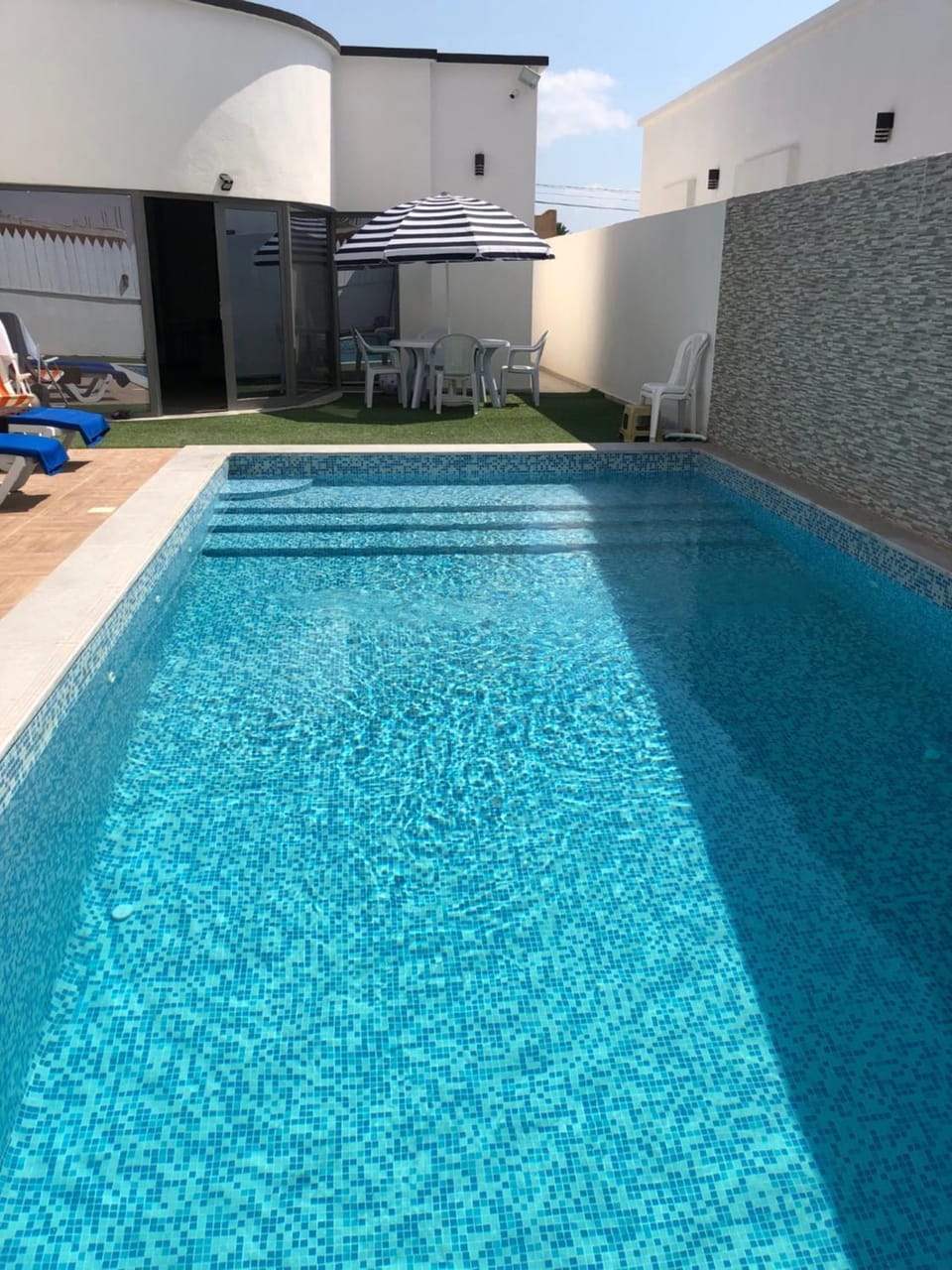Swimming pool, Swimming pool