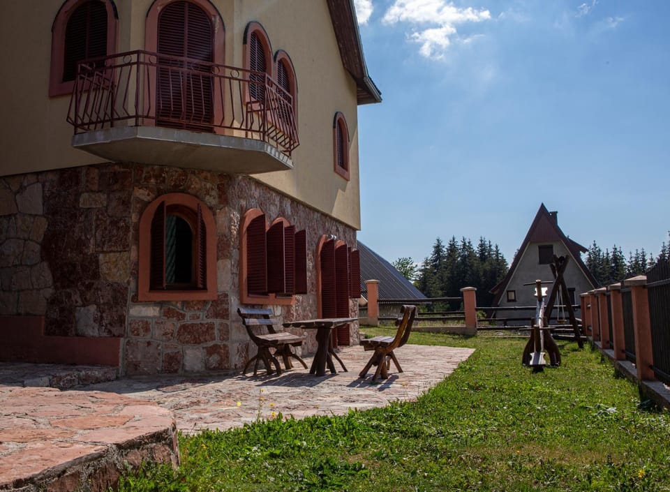 Property building, Patio, Day, Children play ground, Garden, Balcony/Terrace, Garden view