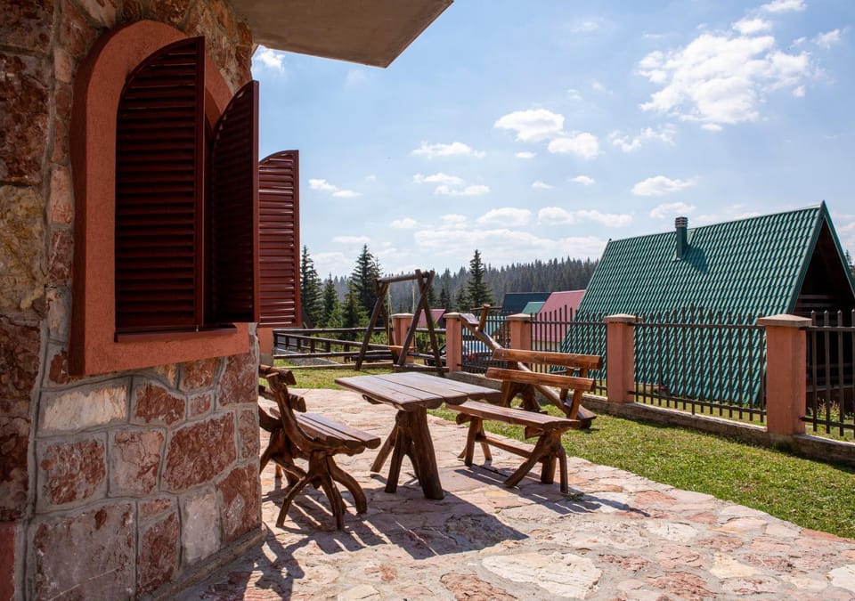 Property building, Patio, Day, Natural landscape, Balcony/Terrace, Mountain view