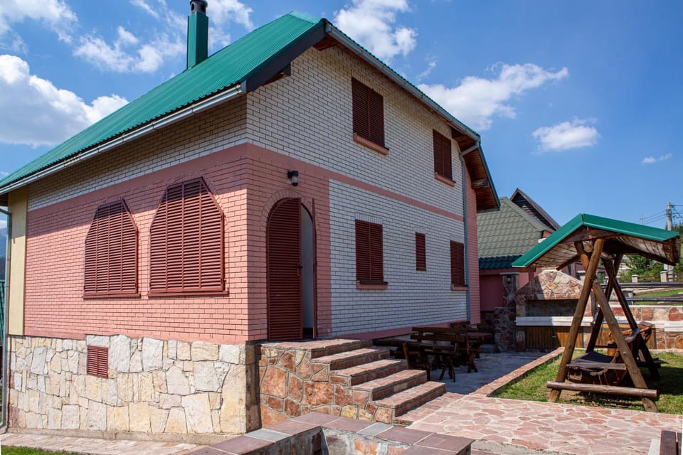 Property building, Facade/entrance, Day, Inner courtyard view