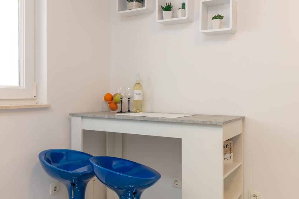 Dining area, Drinks, Alcoholic drinks