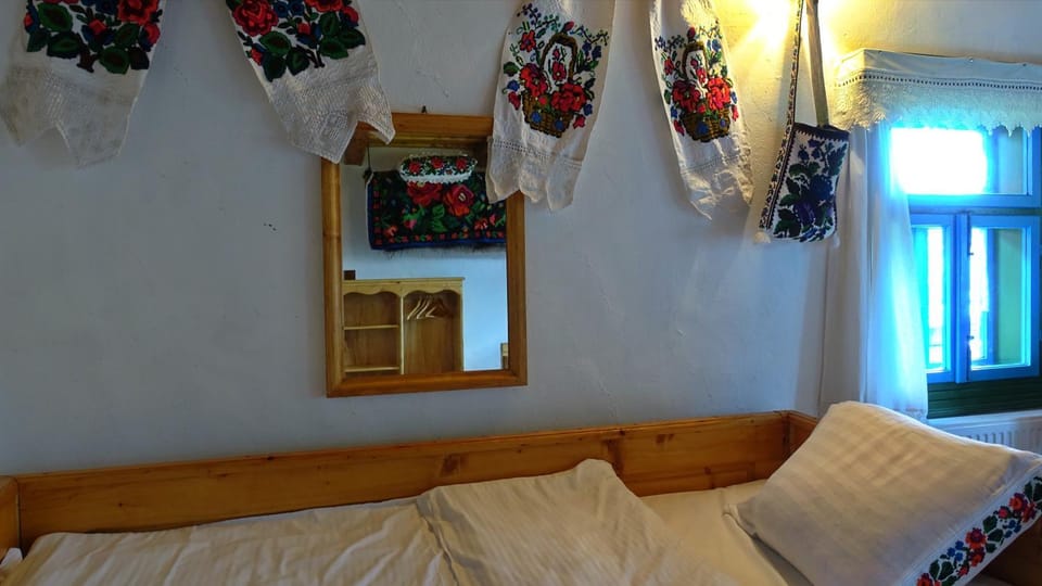 Photo of the whole room, Decorative detail