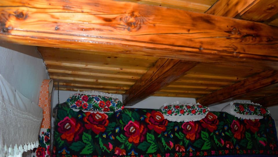 Photo of the whole room, Decorative detail