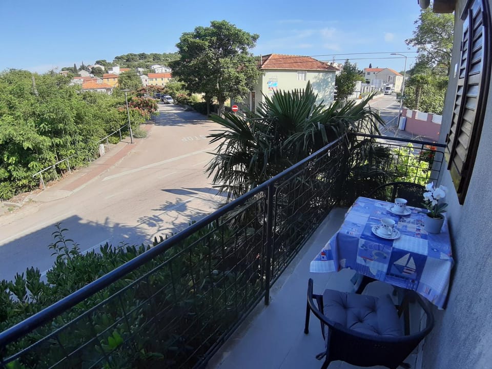 Balcony/Terrace, Street view