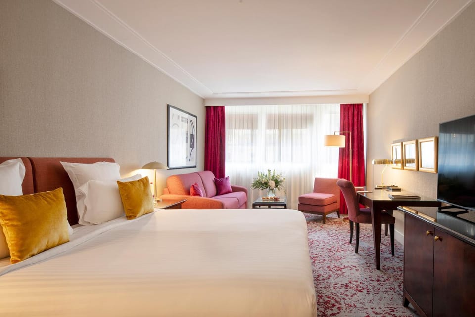 Bed, Living room, Bedroom