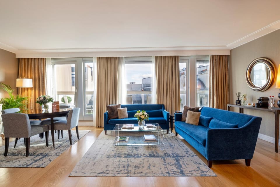 Living room, Seating area