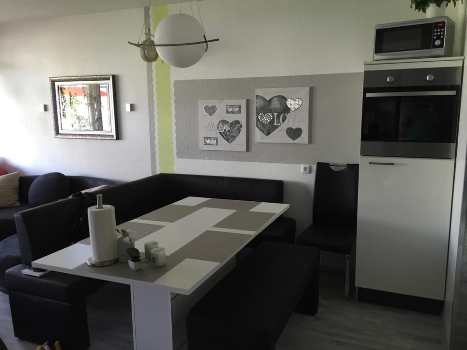 Seating area, Dining area