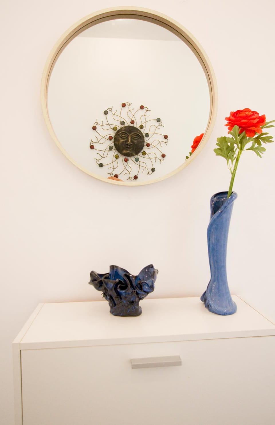 Photo of the whole room, Decorative detail