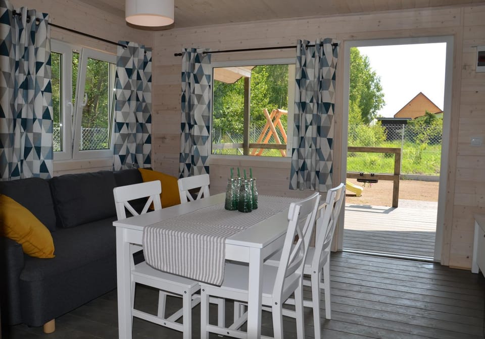 TV and multimedia, Living room, Dining area, Garden view