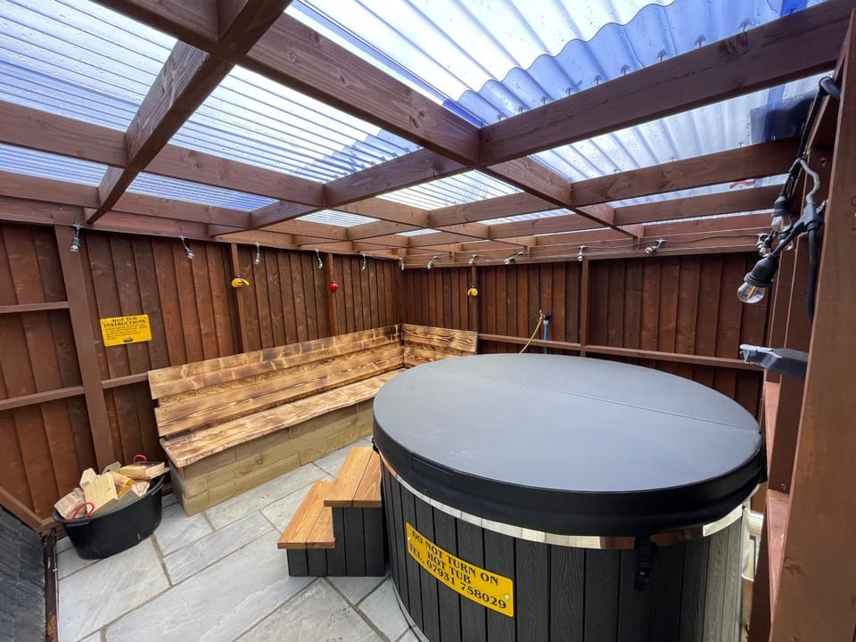 AC/DC Glamping Nature lodge in Scotland