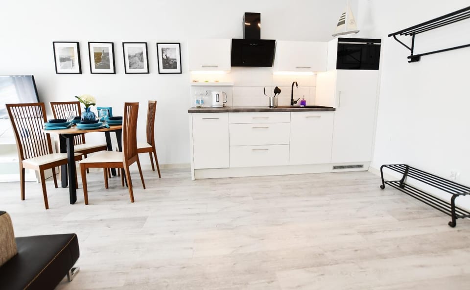 Kitchen or kitchenette, Dining area, Communal kitchen