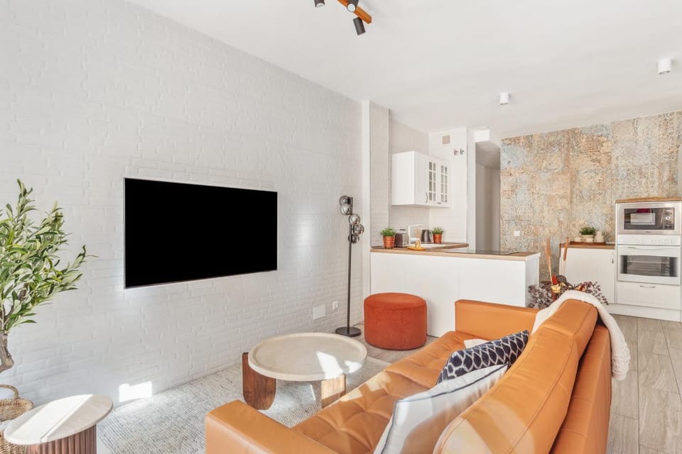 TV and multimedia, Coffee/tea facilities, Kitchen or kitchenette, Living room, Seating area, Dining area, microwave, oven, stove, washing machine, air conditioner