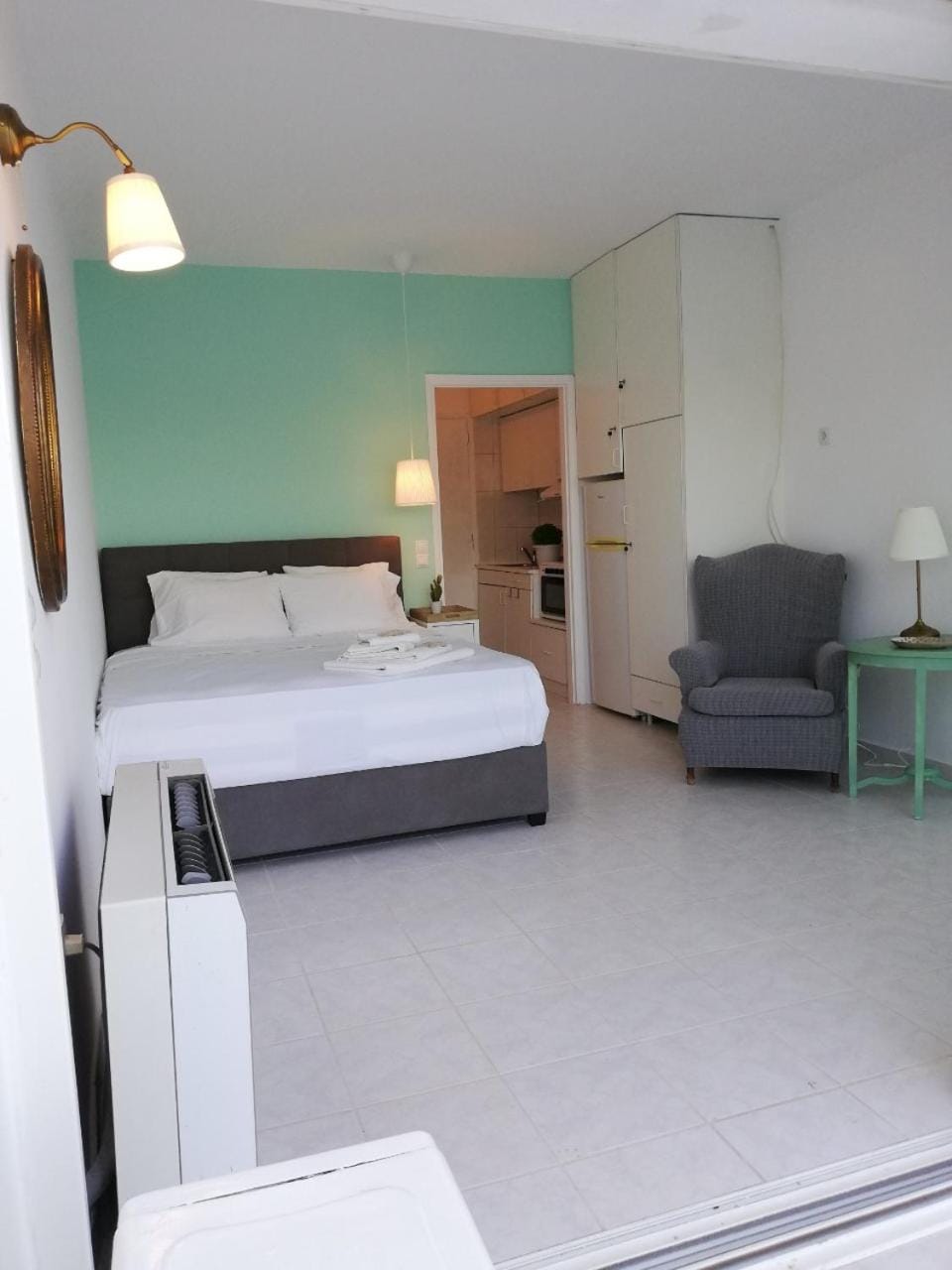 Photo of the whole room, Bedroom
