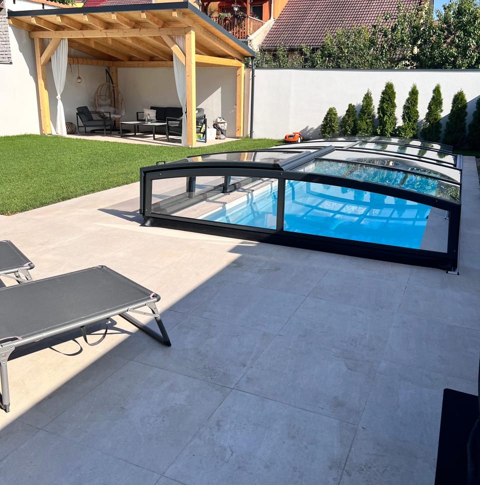 Garden, Swimming pool, Swimming pool
