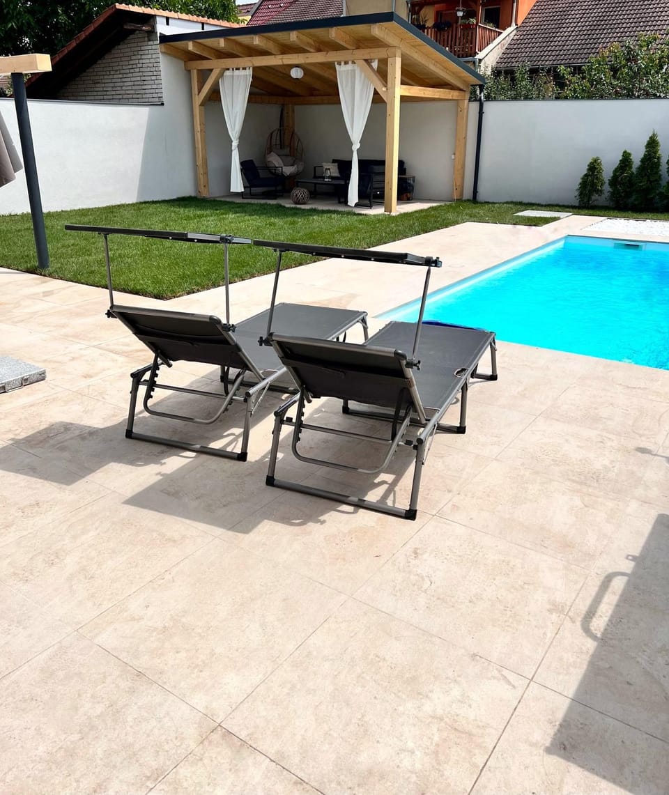Swimming pool, Swimming pool