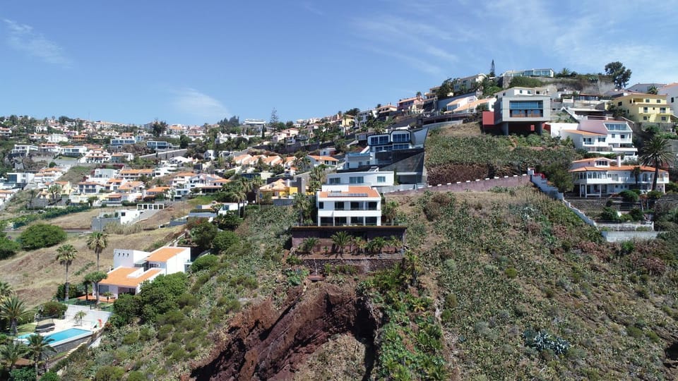 An uninterrupted 180 overlooking the Atlantic Ocean House in Caniço