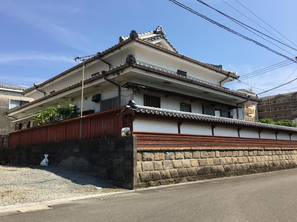 まるで一国一城の主 佐藤邸 Bed and Breakfast in Japan