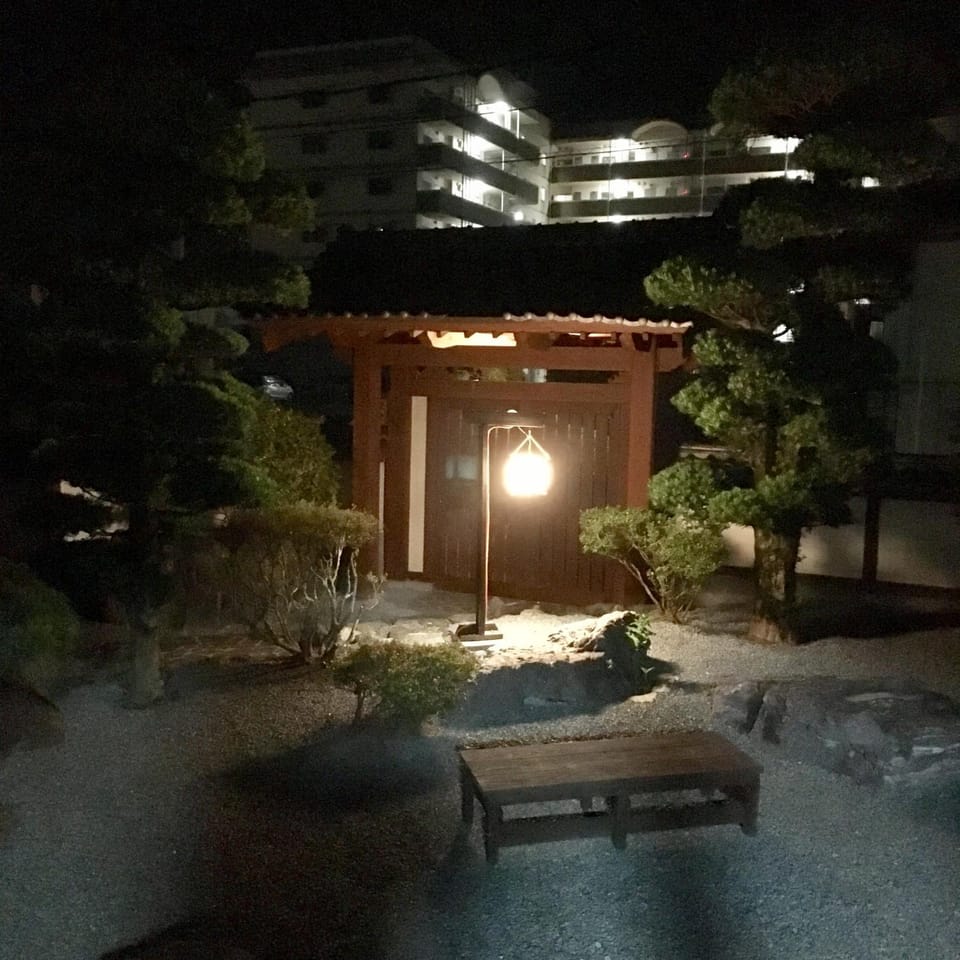 まるで一国一城の主 佐藤邸 Bed and Breakfast in Japan