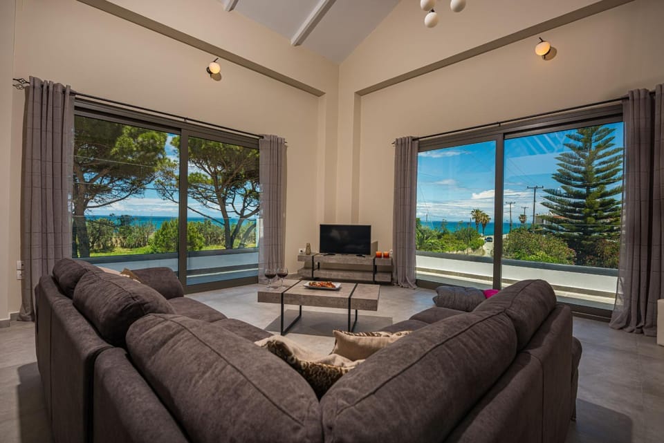 Communal lounge/ TV room, Living room