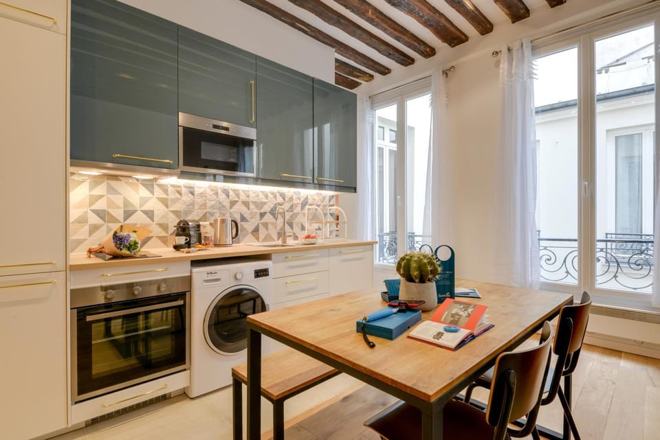 Kitchen or kitchenette, washing machine