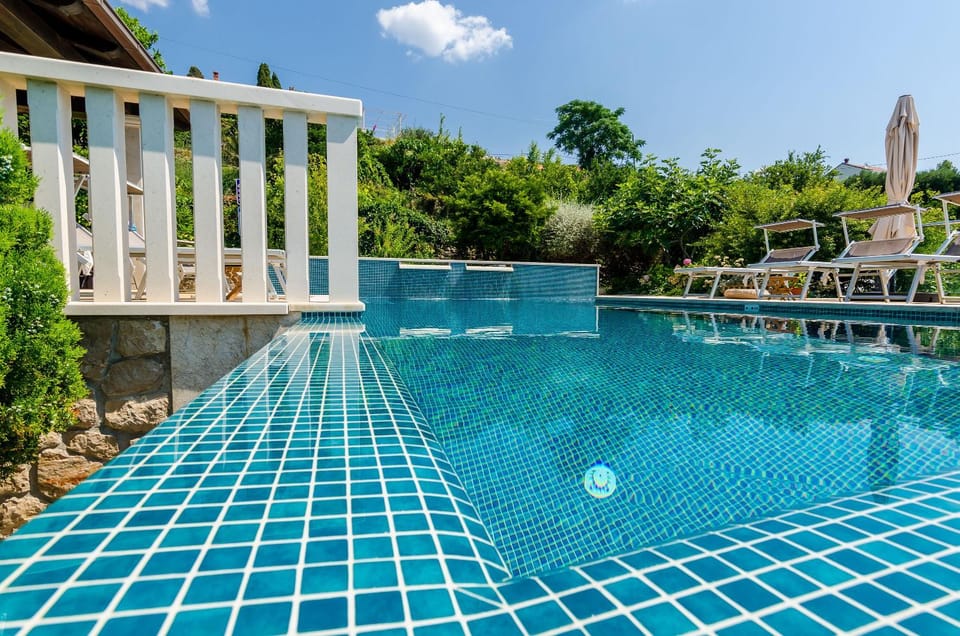 Swimming pool, Swimming pool