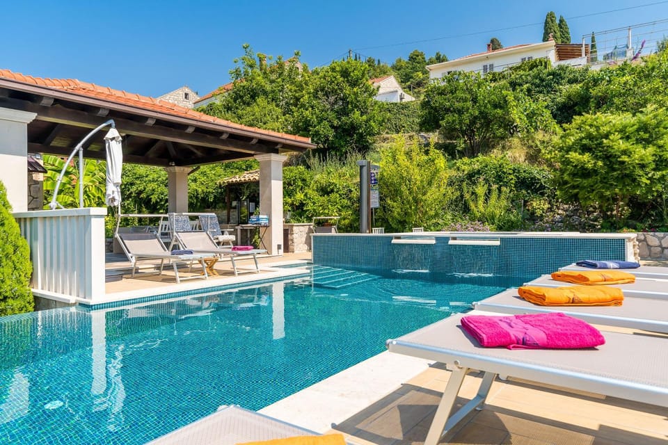 Patio, Swimming pool, Swimming pool