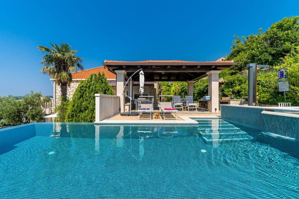 Swimming pool, Swimming pool