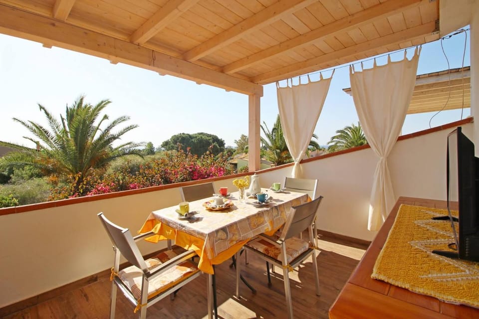 Patio, Communal lounge/ TV room, Spring, TV and multimedia, View (from property/room), Balcony/Terrace, Dining area, Garden view