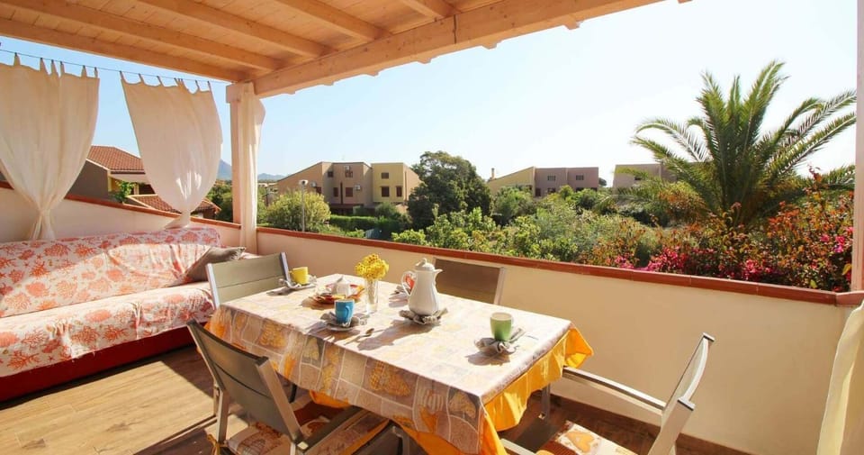 Patio, Day, Garden, View (from property/room), Balcony/Terrace, Living room, Seating area, Dining area, Garden view