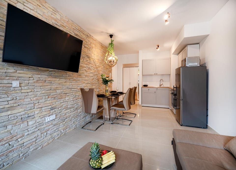 TV and multimedia, Dining area