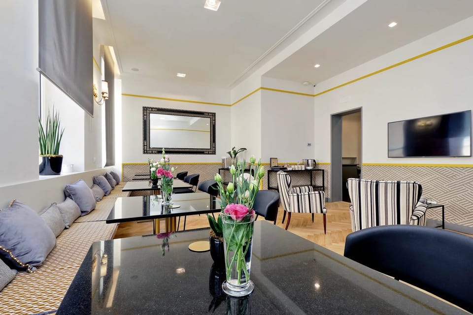 Lobby or reception, Seating area, Dining area