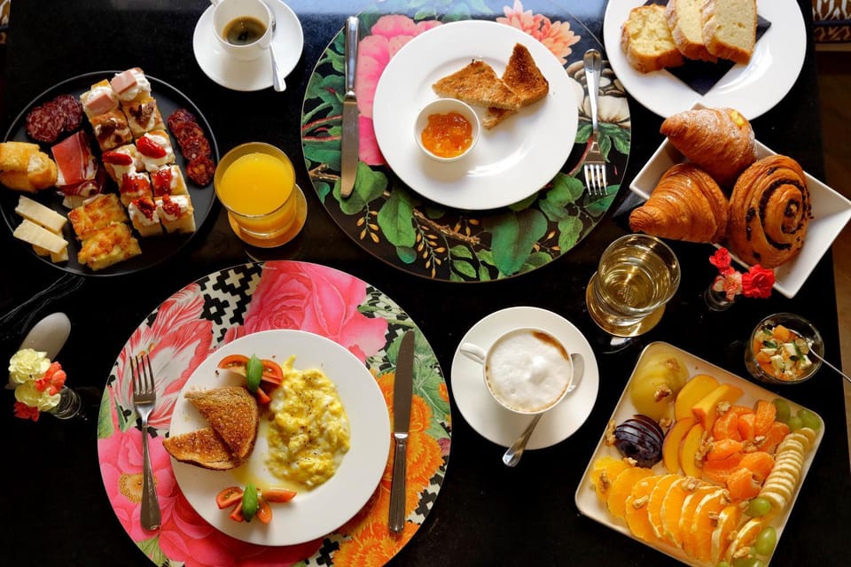 Living room, Seating area, Food, Breakfast, Continental breakfast, Italian breakfast, Drinks