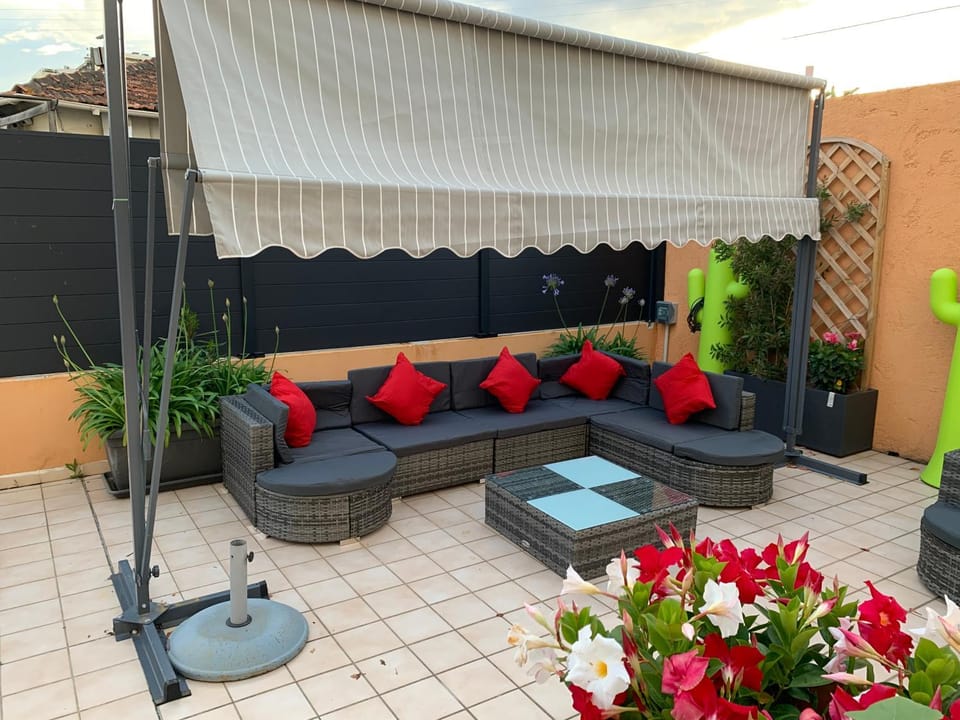 Lounge or bar