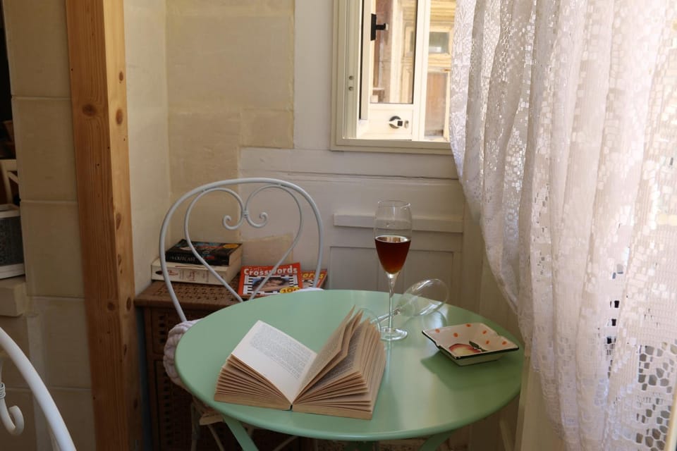 Balcony/Terrace, Drinks, Alcoholic drinks