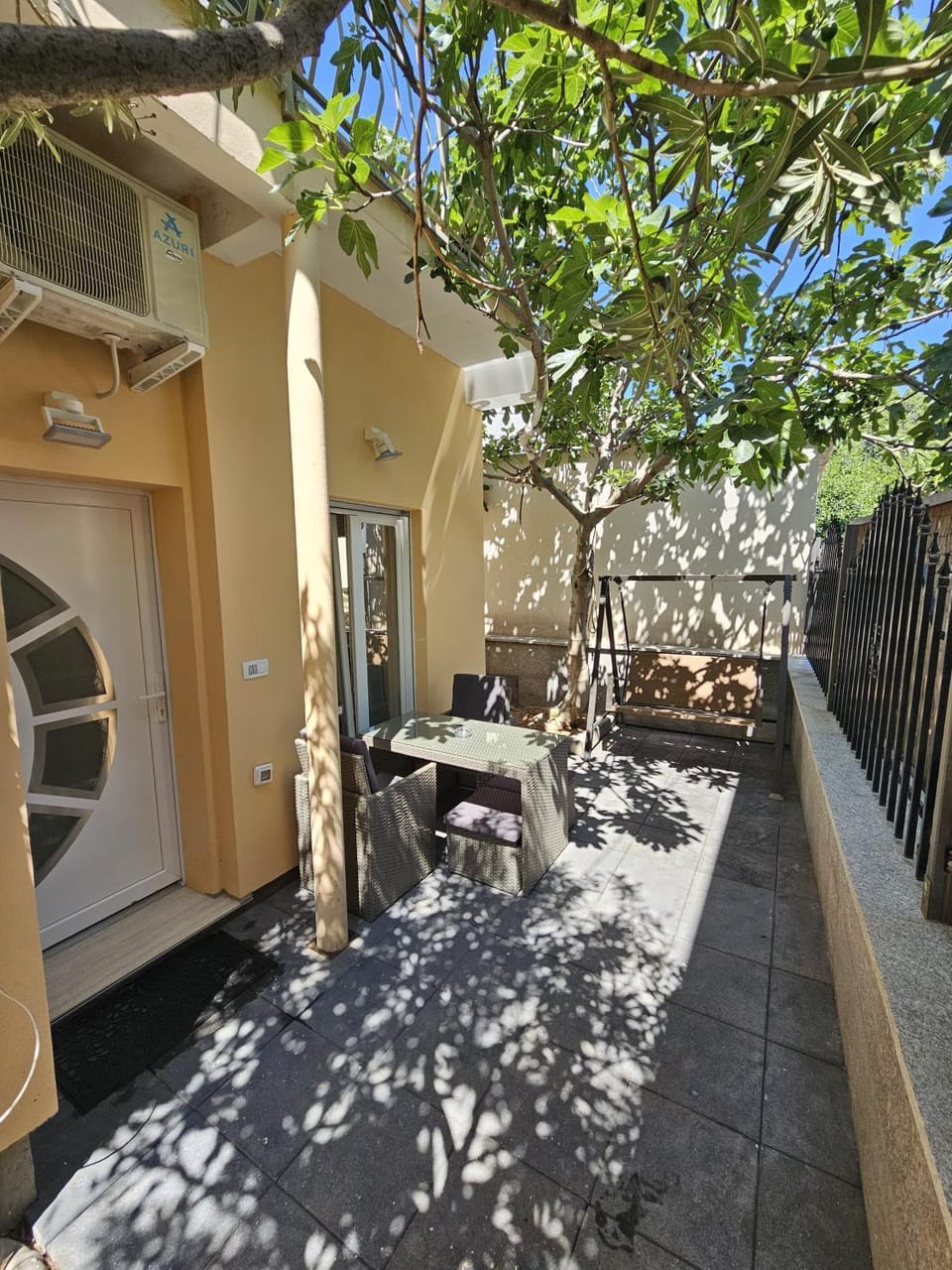 Property building, Balcony/Terrace