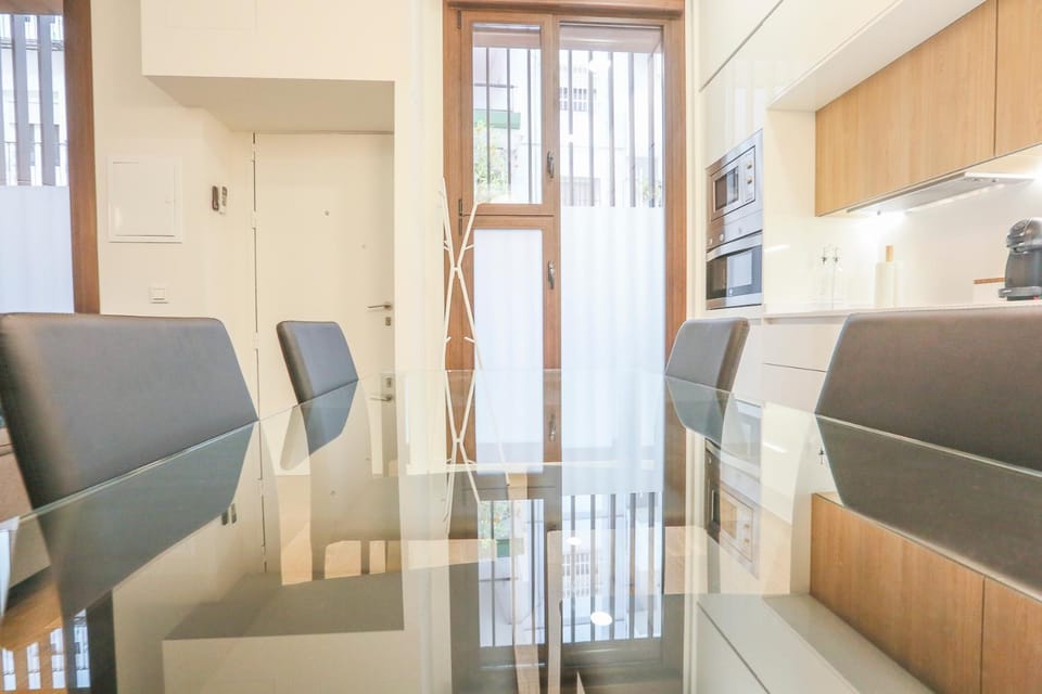 Kitchen or kitchenette, Seating area, Dining area