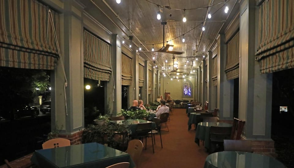 Restaurant/places to eat, Balcony/Terrace