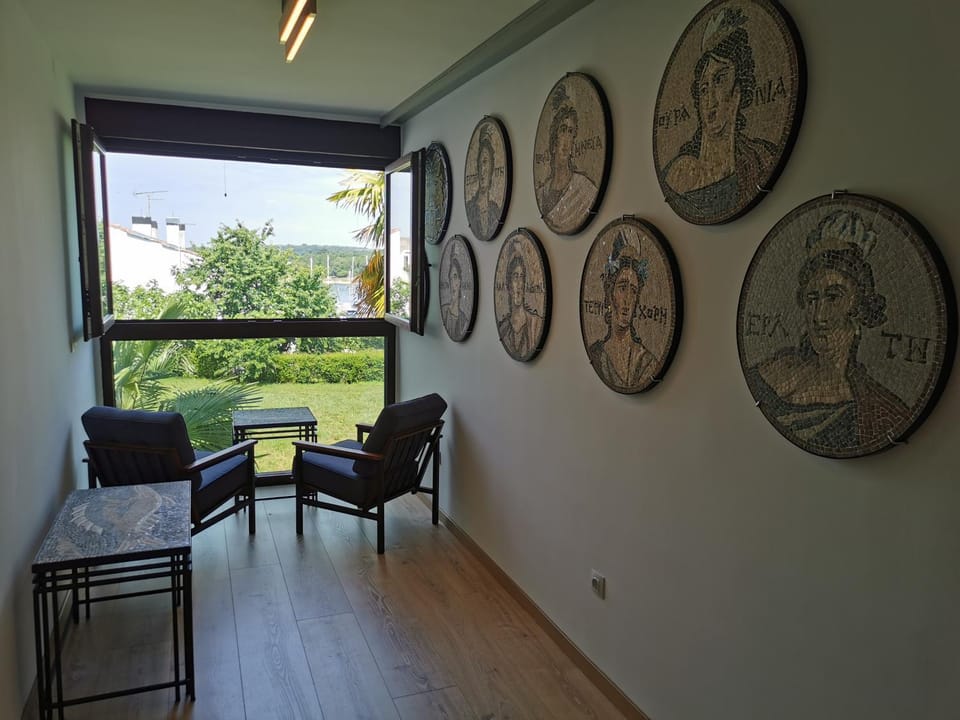 Seating area