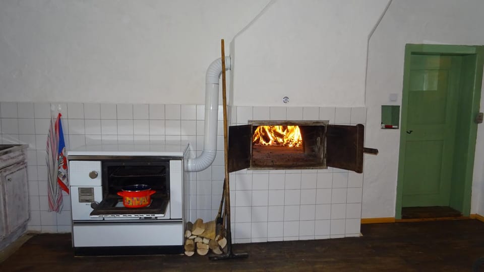 Kitchen or kitchenette, Communal kitchen
